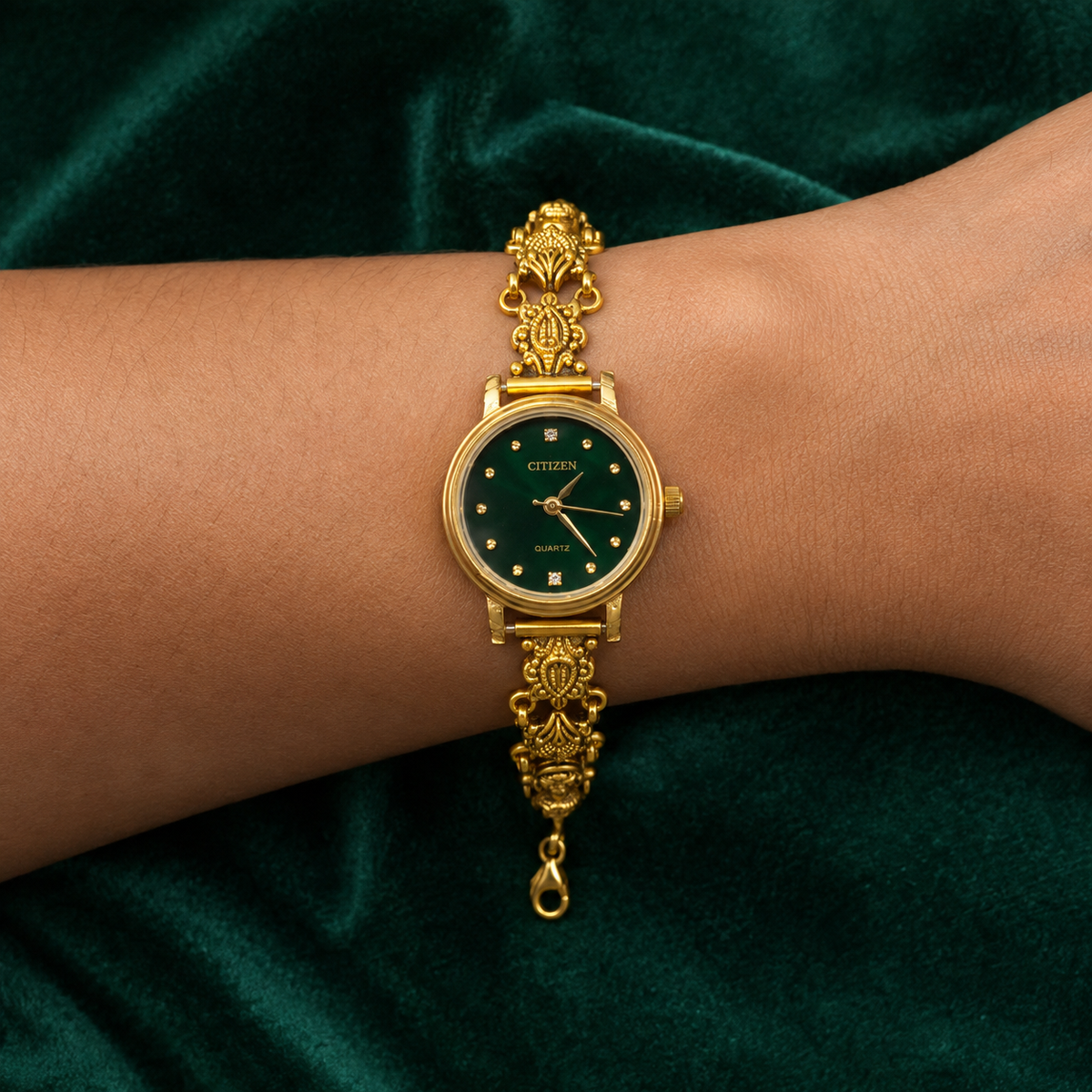 🌿💎 Emerald Spark Heritage Silver Watch - 4.500 GM