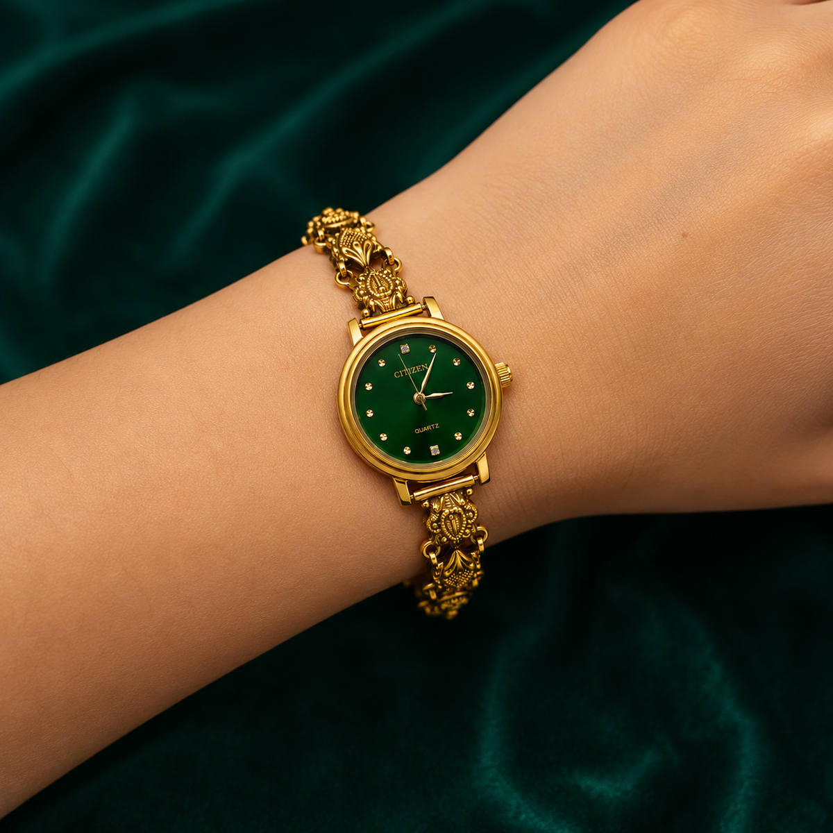 🌿💫 Evergreen Elegance Heritage Silver Watch - 4.500 GM