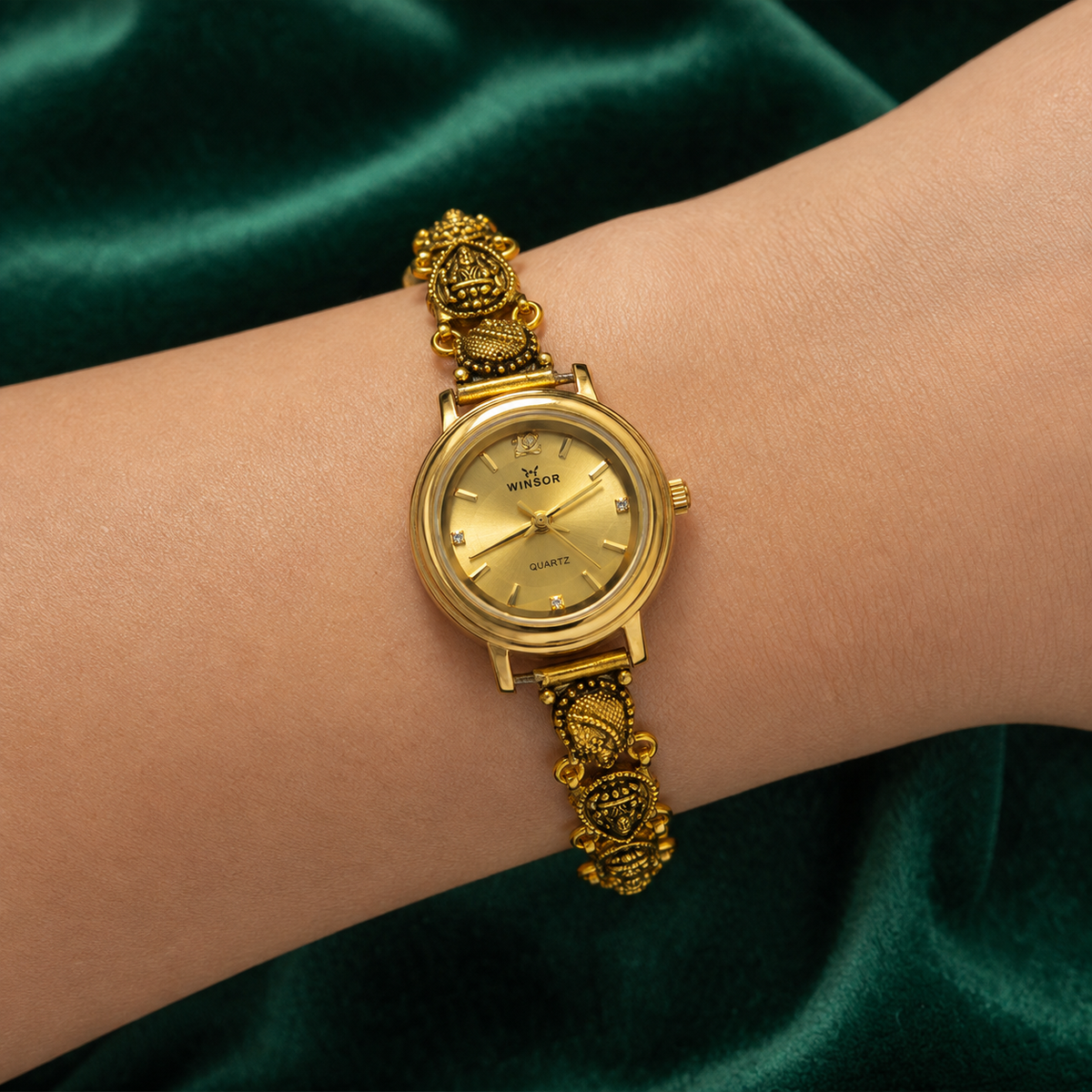 💛 Champagne Dial Heritage Silver Watch