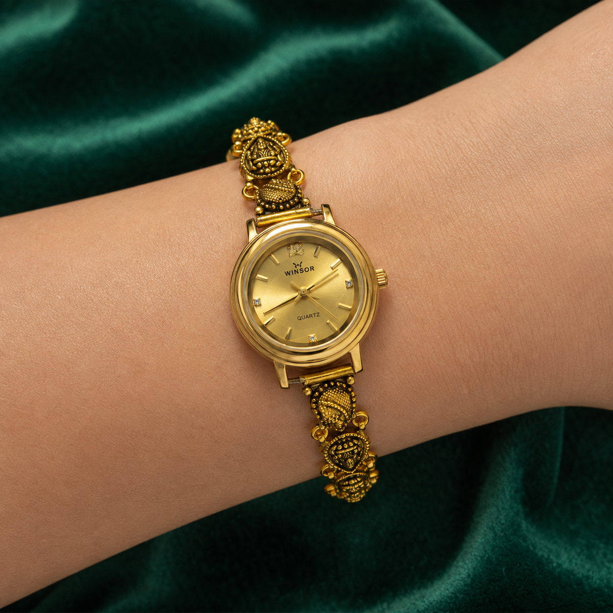 💛 Champagne Dial Heritage Silver Watch