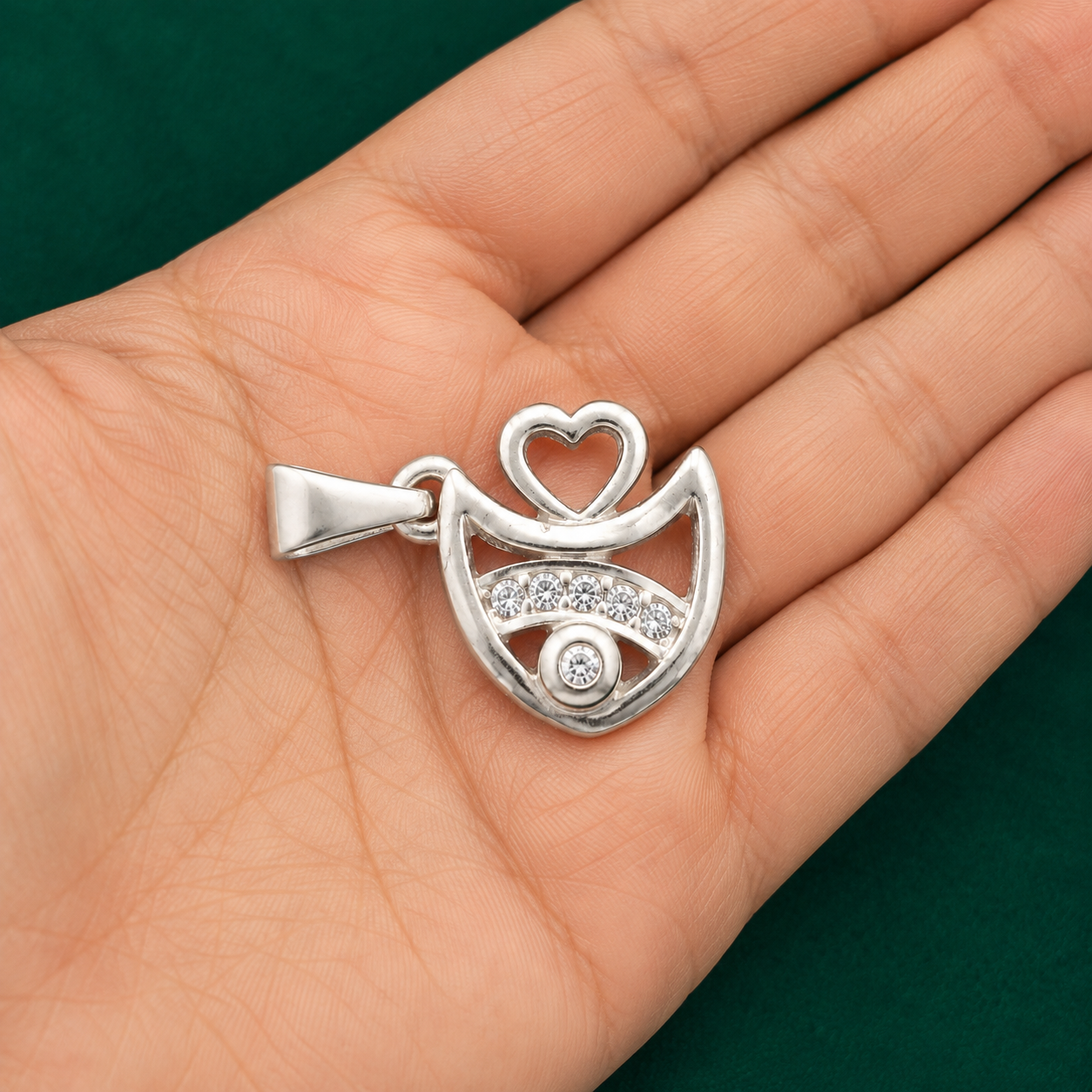 ✨ Heart Gaze Pendant - 1.200 GM