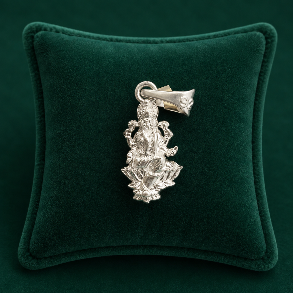 ✨ Lotus Lakshmi Pendant - 1.900 GM