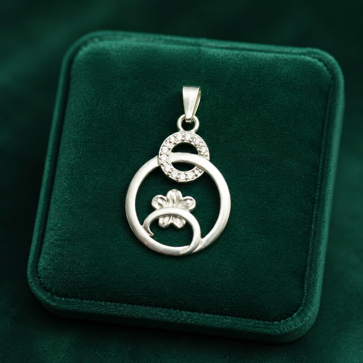 ✨ Blossom Orbit Pendant - 1.663 GM