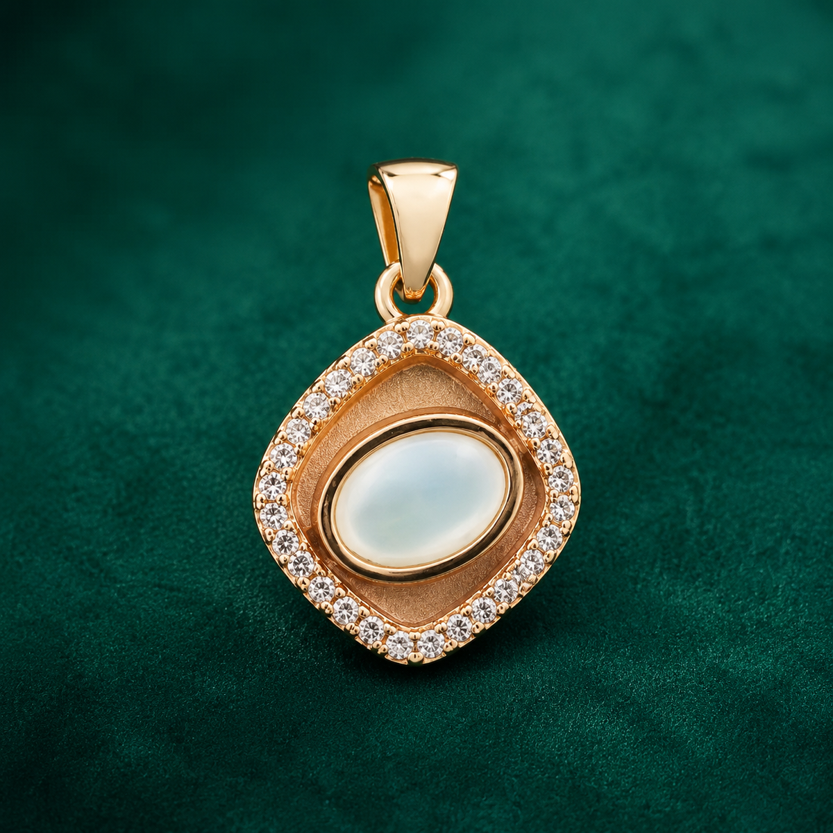✨ Pearl Halo Pendant - 1.260 GM