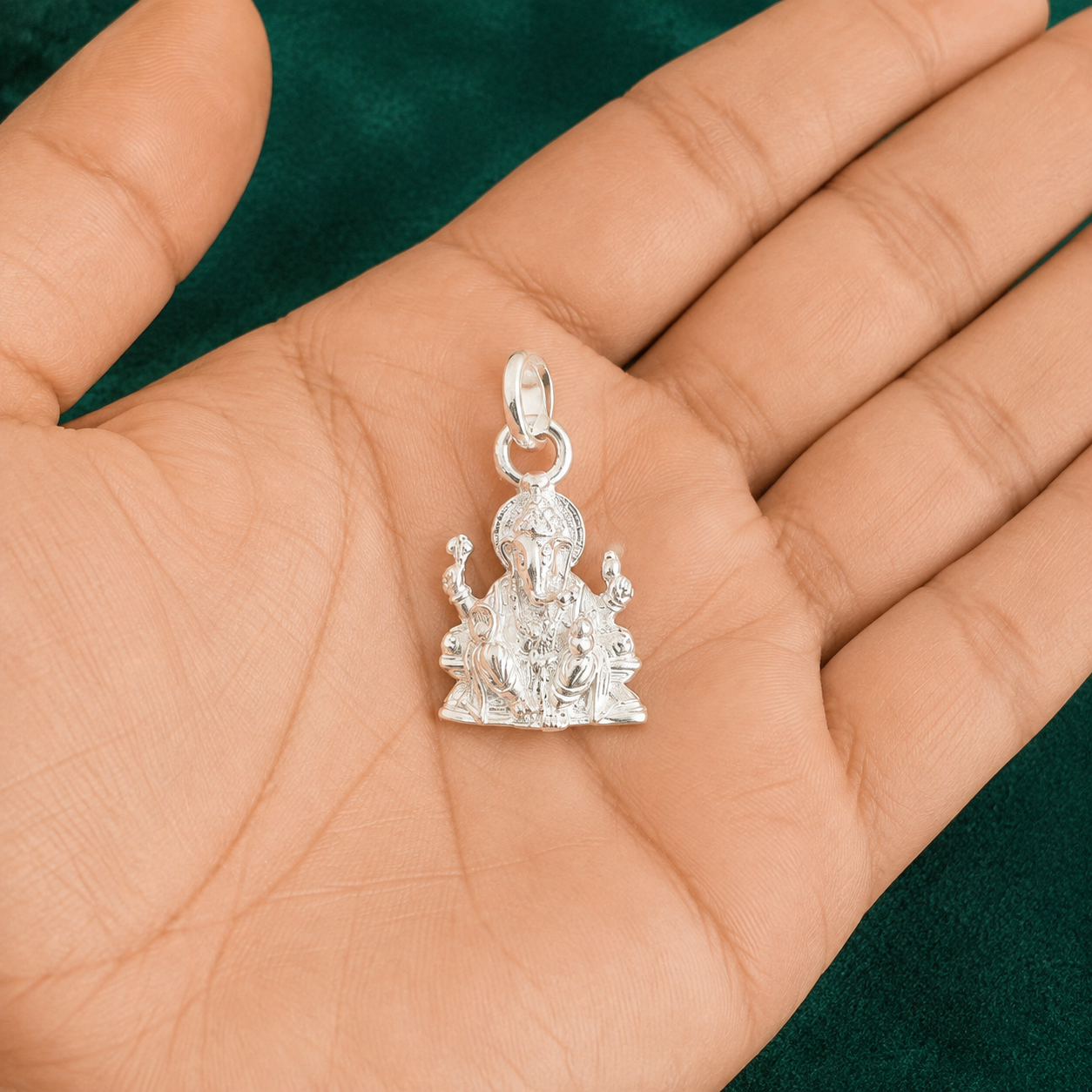 ✨ Blessing Ganesha Pendant - 1.790 GM