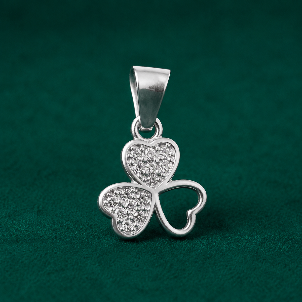 ✨ Crystal Clover Pendant - 1.285 GM