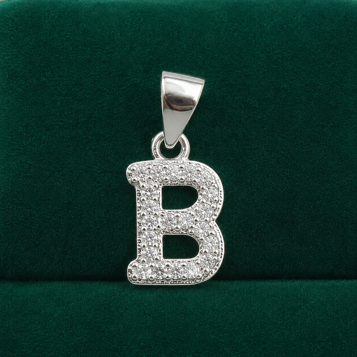 ✨ Crystal Initial B Pendant - 1.100 GM