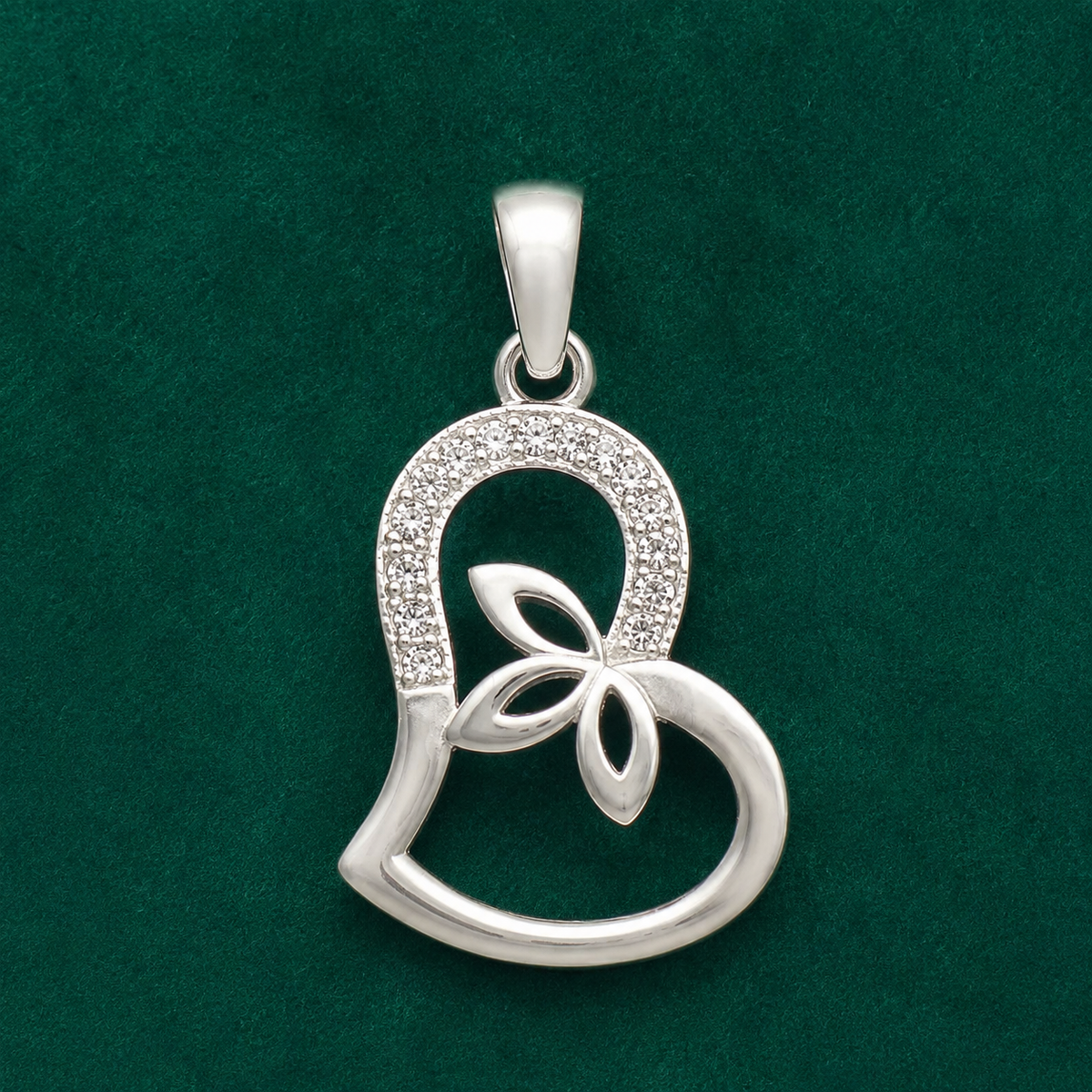 ✨ Crystal Leaf Heart Pendant - 1.450 GM