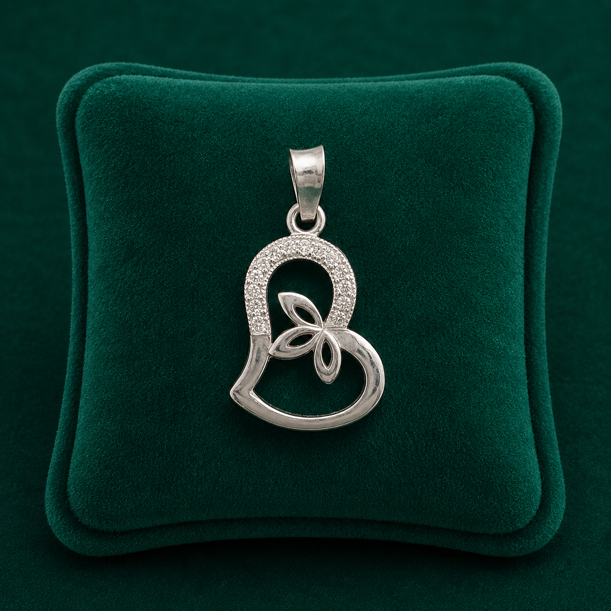 ✨ Crystal Leaf Heart Pendant - 1.450 GM