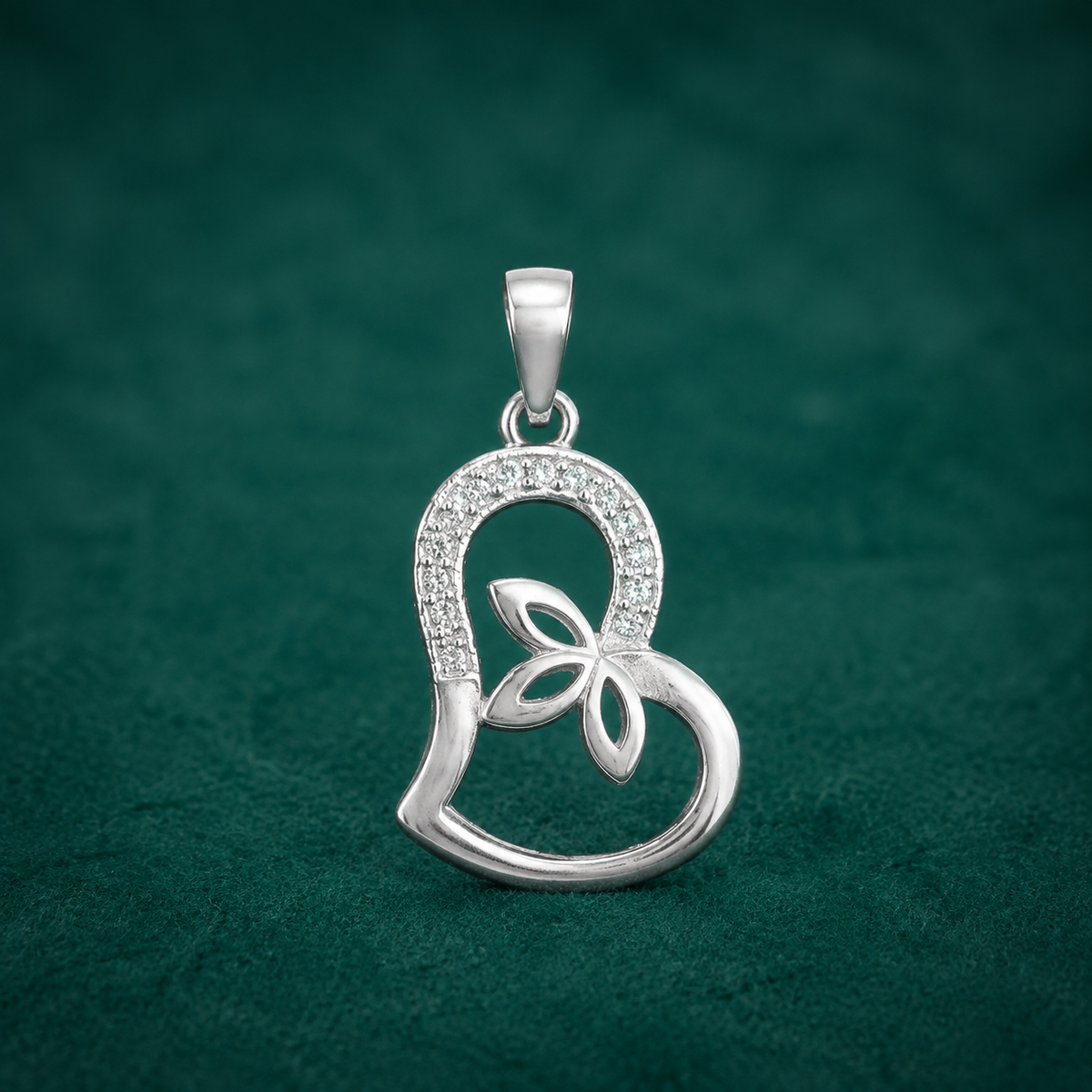 ✨ Crystal Leaf Heart Pendant - 1.450 GM
