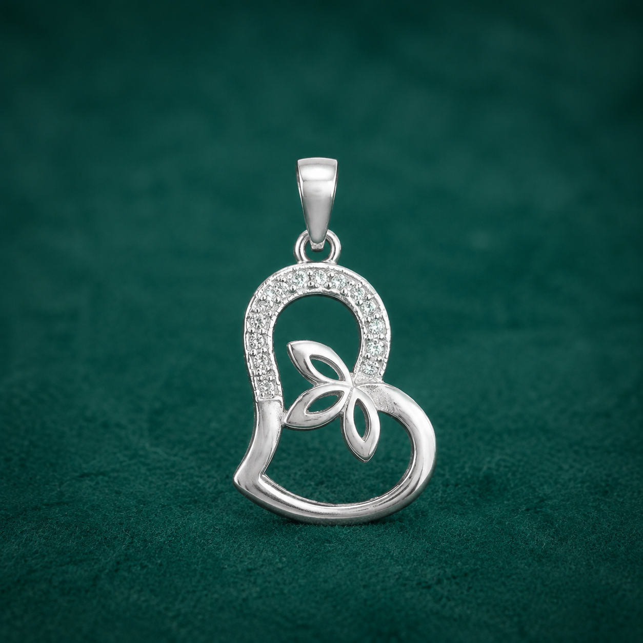 ✨ Crystal Leaf Heart Pendant - 1.450 GM