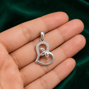 ✨ Crystal Leaf Heart Pendant - 1.450 GM