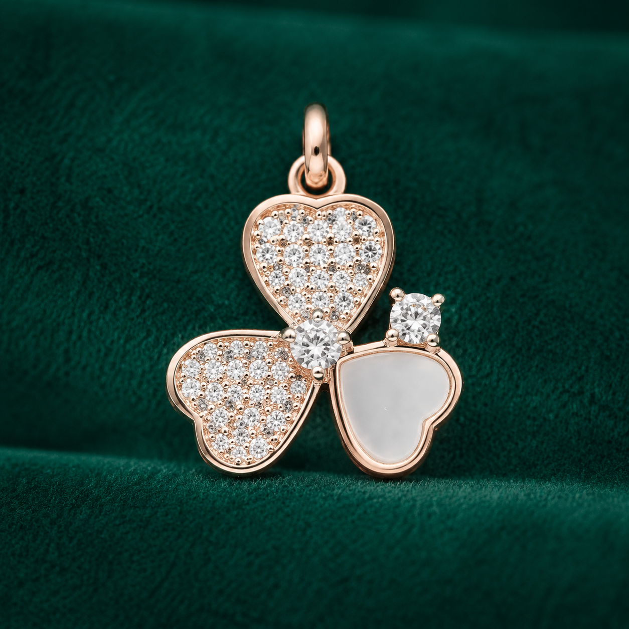 ✨ Crystal Clover Pendant - 1.785 GM