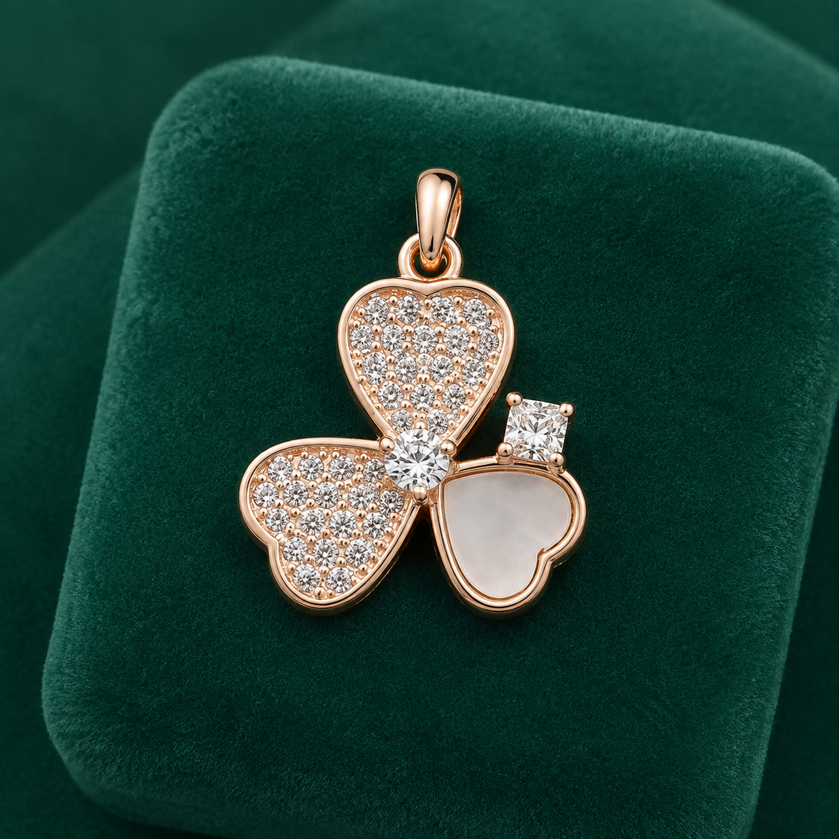 ✨ Crystal Clover Pendant - 1.785 GM