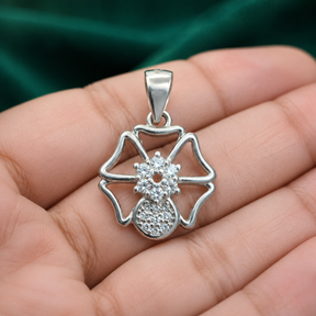 ✨ Crystal Bloom Pendant- 1.340 GM
