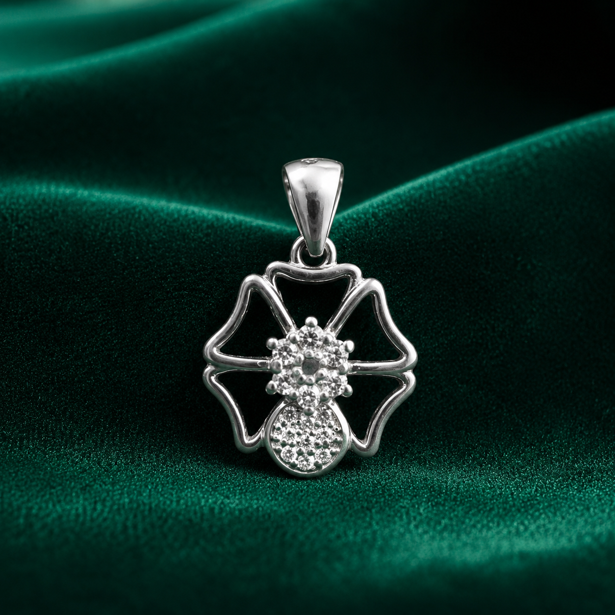 ✨ Crystal Bloom Pendant- 1.340 GM