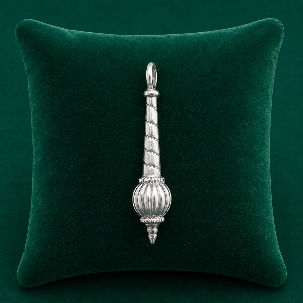 ✨ Sacred Mace Pendant - 3.560 GM