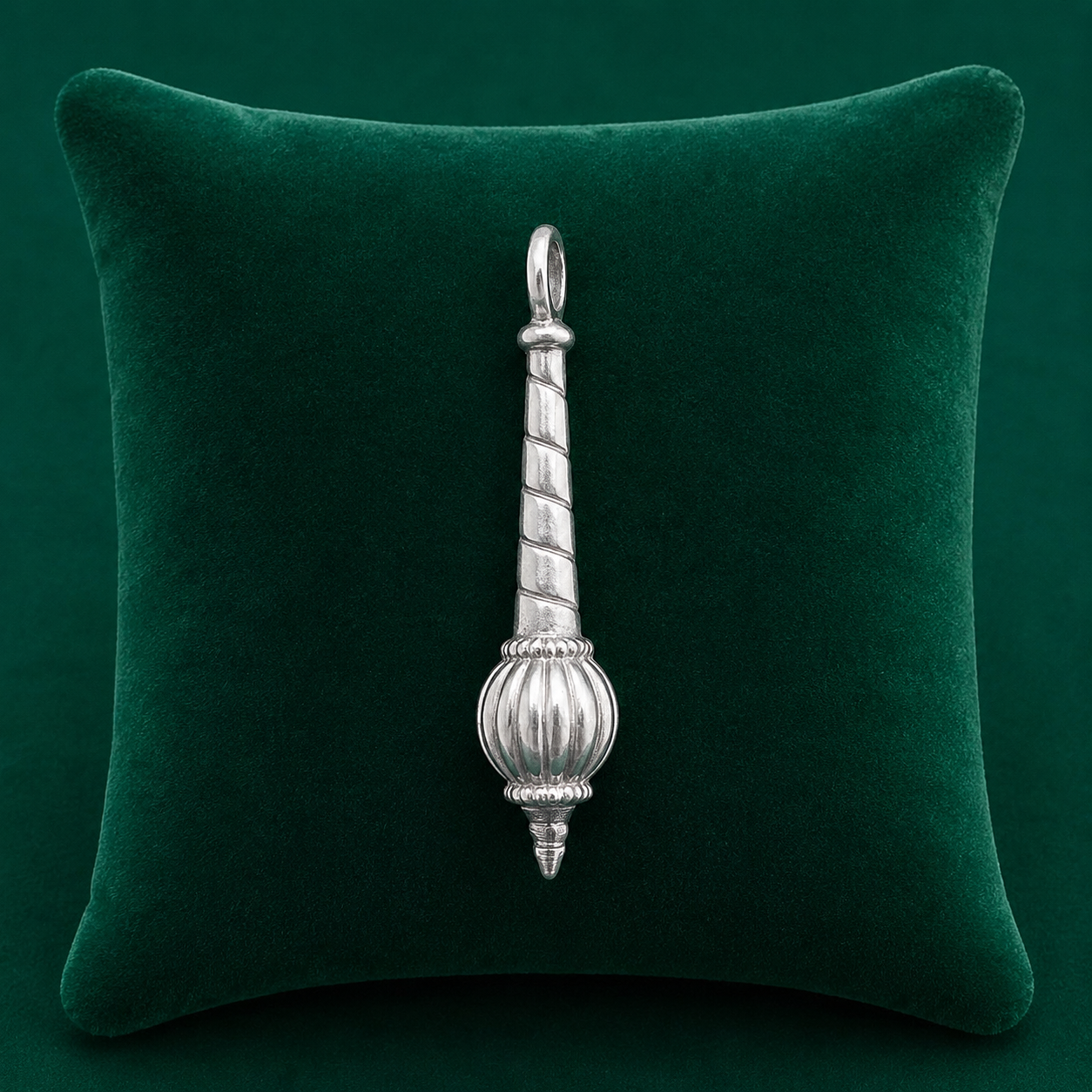 ✨ Sacred Mace Pendant - 3.560 GM