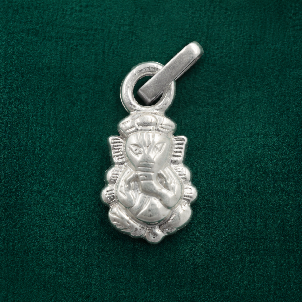 ✨ Lotus Ganesha Pendant - 1.070 GM