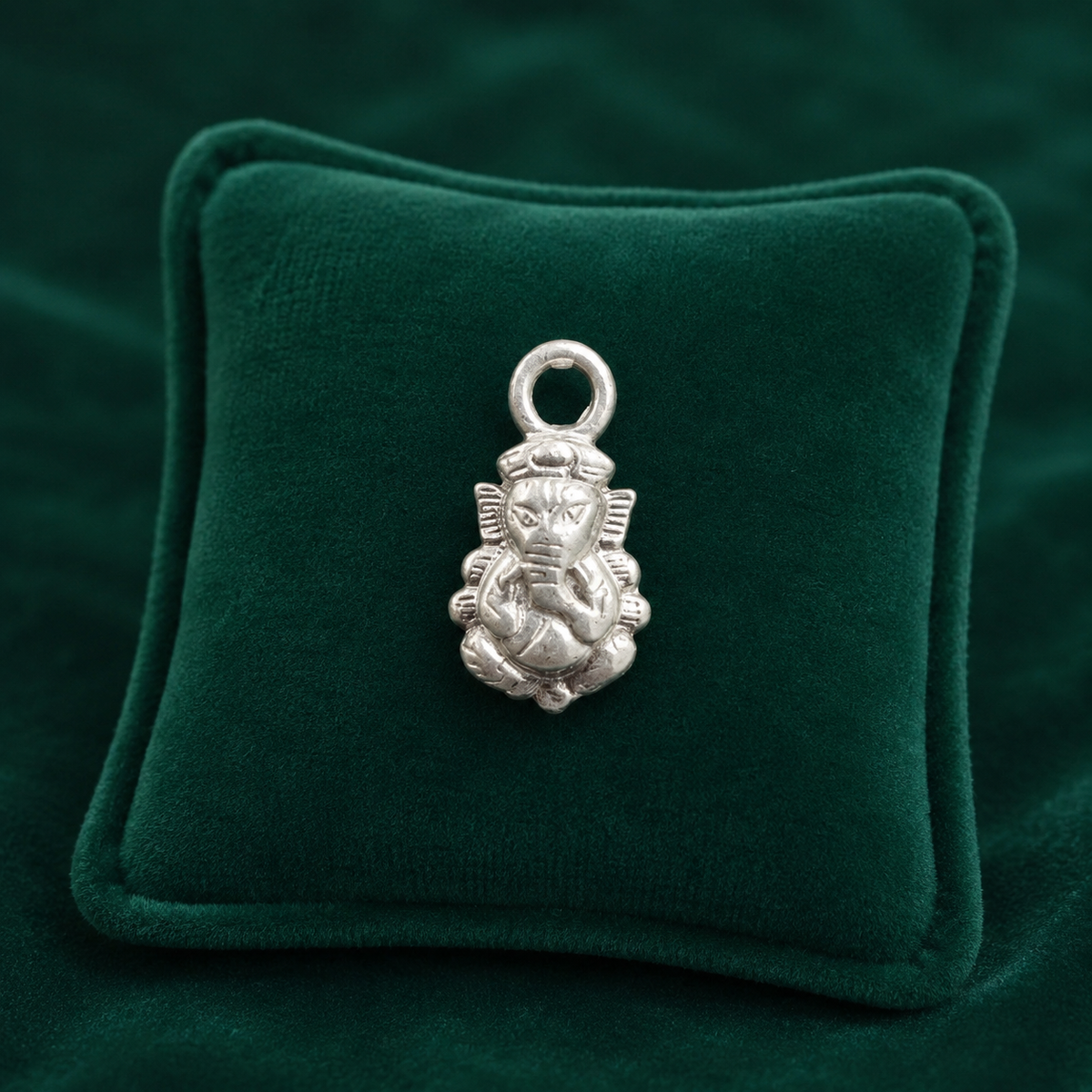✨ Lotus Ganesha Pendant - 1.070 GM