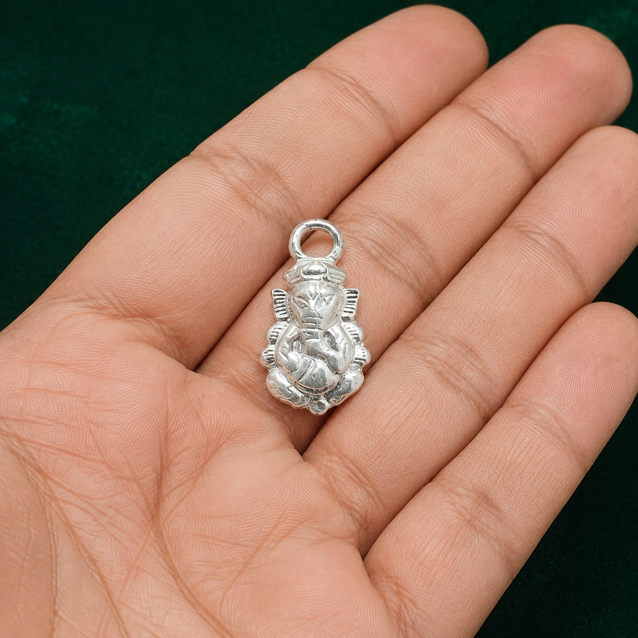 ✨ Lotus Ganesha Pendant - 1.070 GM