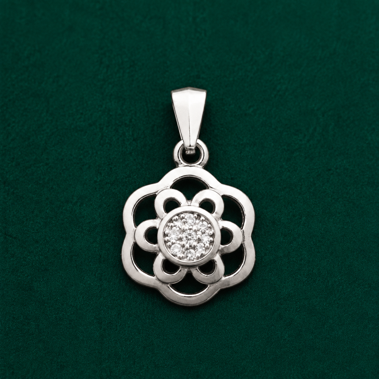 ✨ Crystal Blossom Pendant - 1.250 GM
