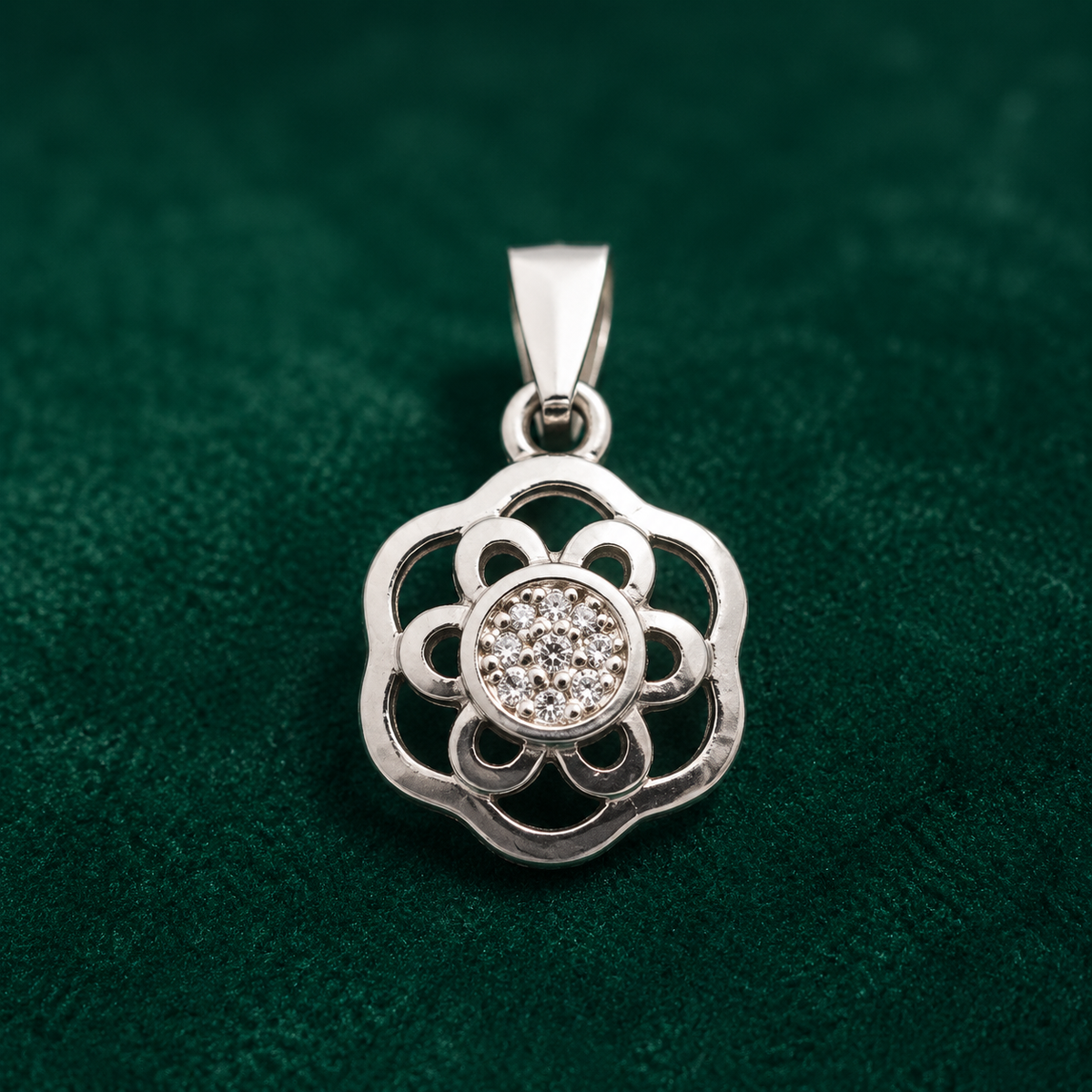 ✨ Crystal Blossom Pendant - 1.250 GM