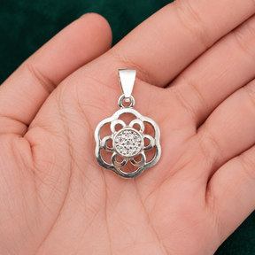 ✨ Crystal Blossom Pendant - 1.250 GM