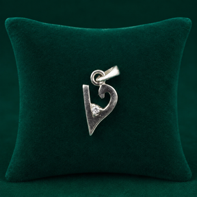 ✨ Crystal V Curve Pendant - 0.576 GM
