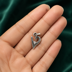 ✨ Crystal V Curve Pendant - 0.576 GM