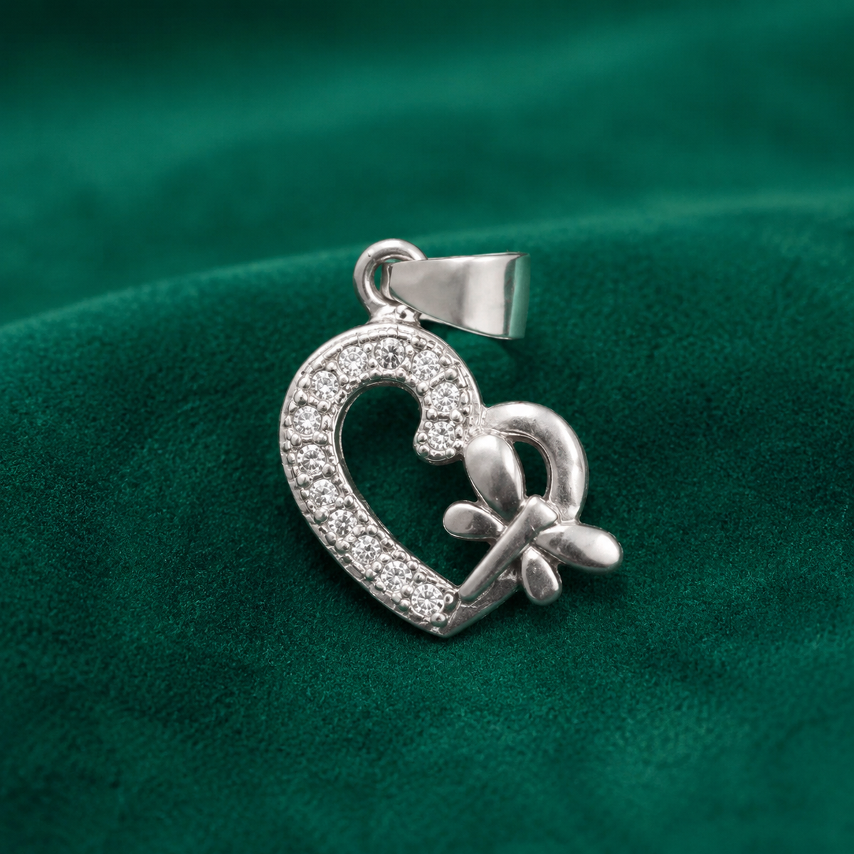 ✨ Crystal Ribbon Heart Pendant -1.260 GM