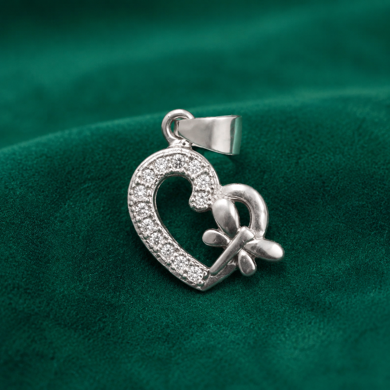 ✨ Crystal Ribbon Heart Pendant -1.260 GM