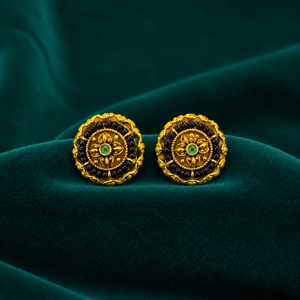🖤 Emerald Onyx Studs - 5.340 GM