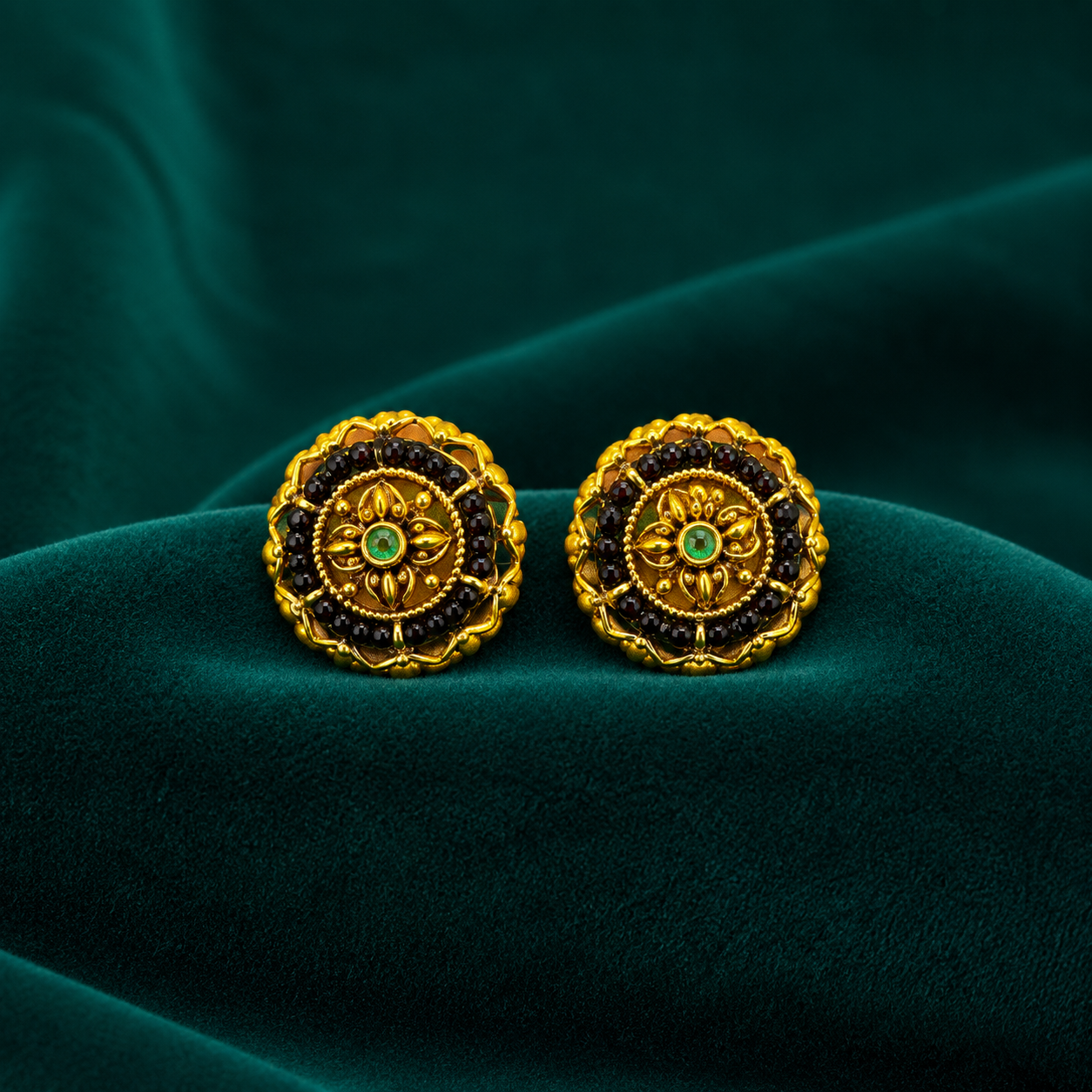 🖤 Emerald Onyx Studs - 5.340 GM