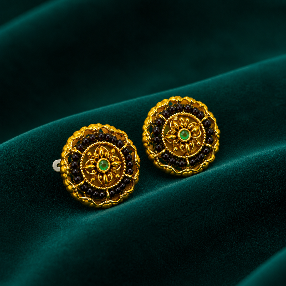 🖤 Emerald Onyx Studs - 5.340 GM