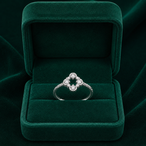 ✨ Clover Spark Ring - 1.030 GM