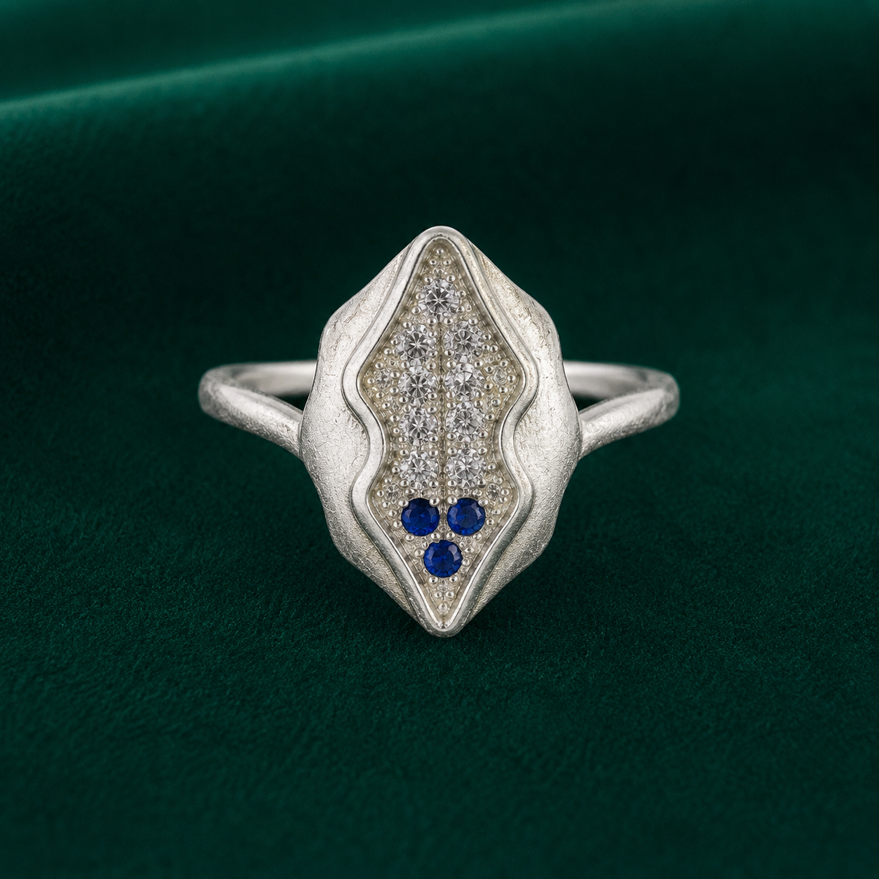 ✨ Sapphire Crest Ring - 2.640 GM