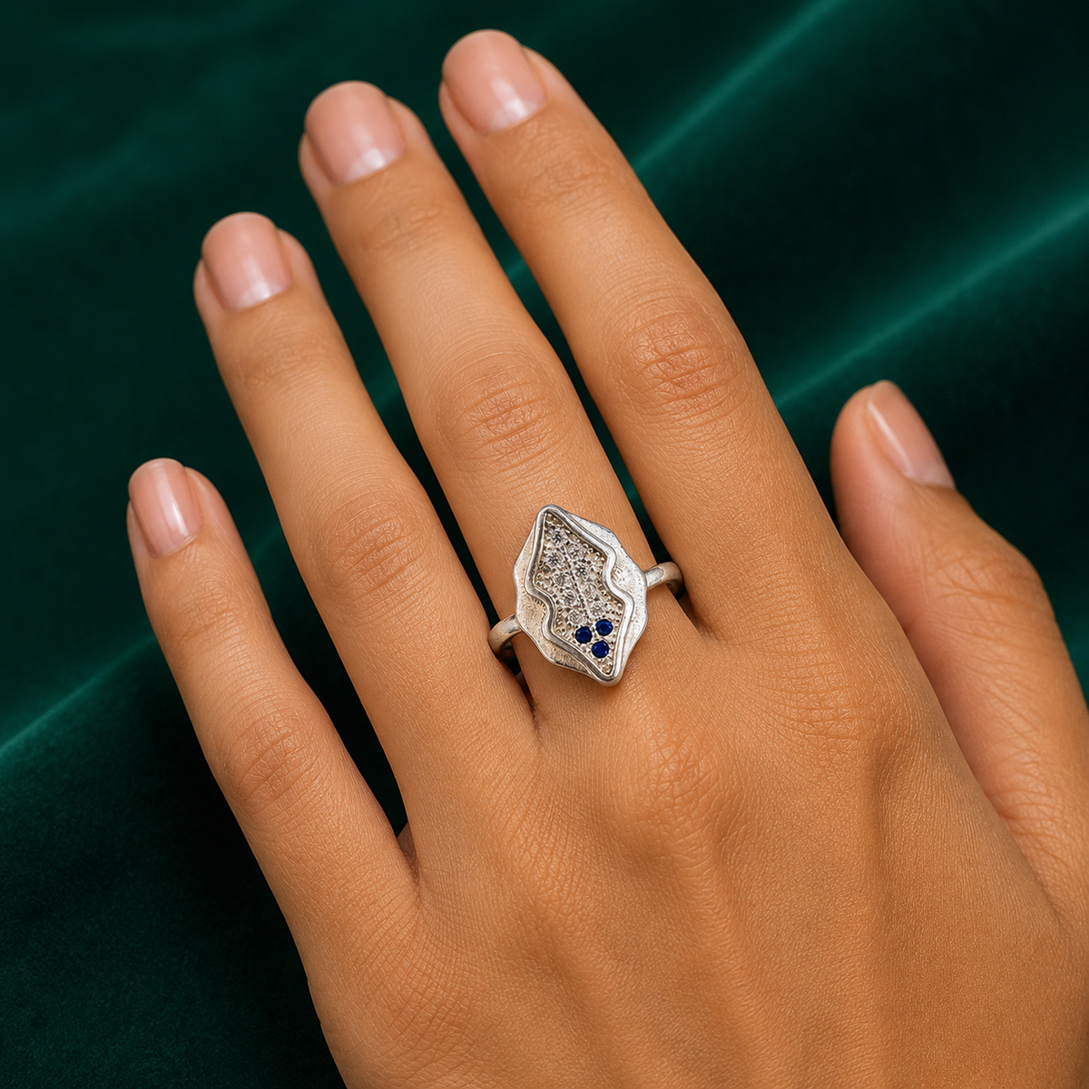 ✨ Sapphire Crest Ring - 2.640 GM